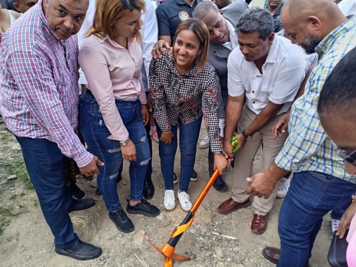 Alcalde Júnior Santos empieza construcción de obras por RD$15 millones