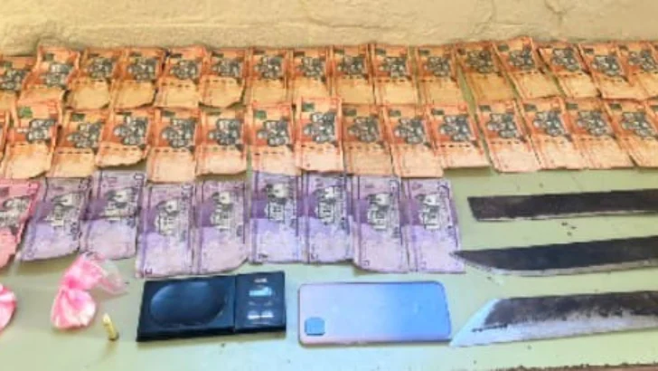 Apresan por separado a dos personas en posesión de arma de fuego y sustancias narcóticas en Pedernales