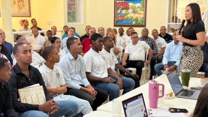 Hogar Crea capacita a 116 terapeutas en modelo comunitario