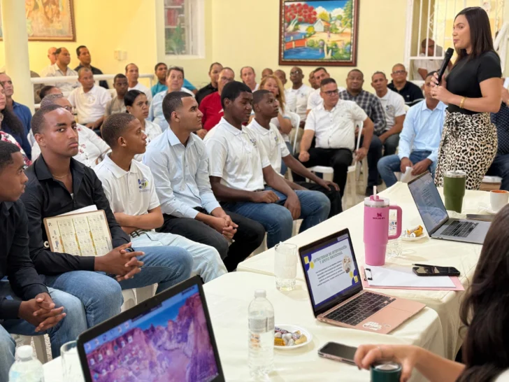Hogar Crea capacita a 116 terapeutas en modelo comunitario