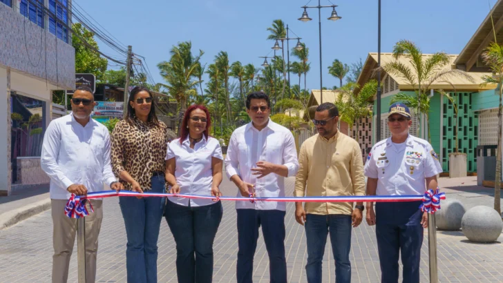 Inauguran reparación de la calle Francisco Caamaño Deñó, en Las Terrenas