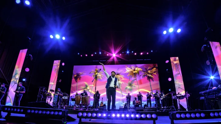 Juan Luis Guerra sube la bilirrubina al público de Gran Canaria con un show apoteósico