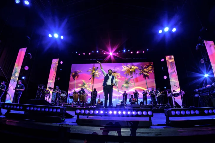 Juan Luis Guerra sube la bilirrubina al público de Gran Canaria con un show apoteósico