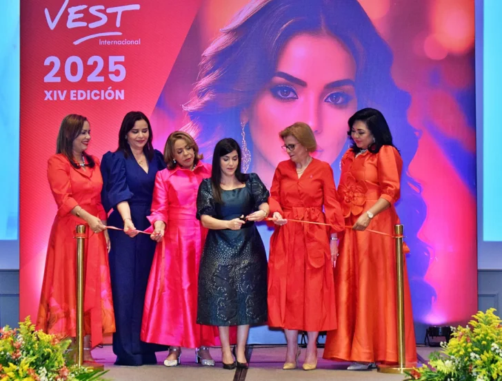 Reconocen a Biviana Riveiro y Patricia González en apertura de VEST Internacional 2025