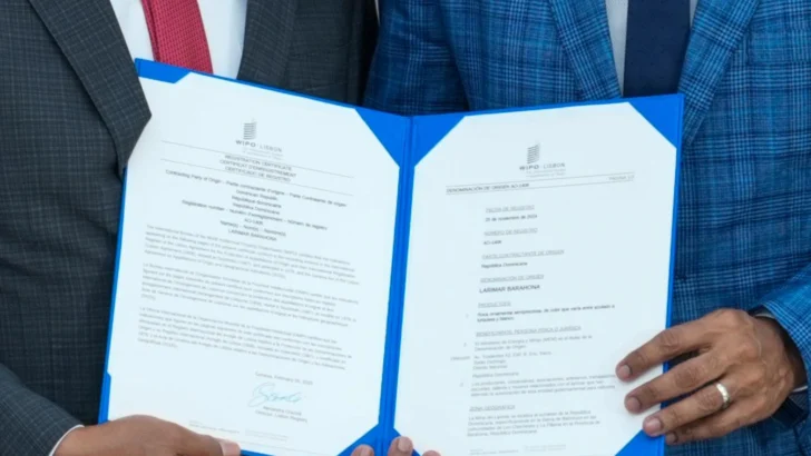 RD recibe el registro internacional de denominación de origen del larimar