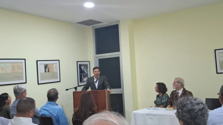 Ponen en circulación los libros 'Los cantos sagrados', de Leopoldo Minaya, y 'Antología poética', de León David Ponen en circulación los libros 'Los cantos sagrados', de Leopoldo Minaya, y 'Antología poética', de León David