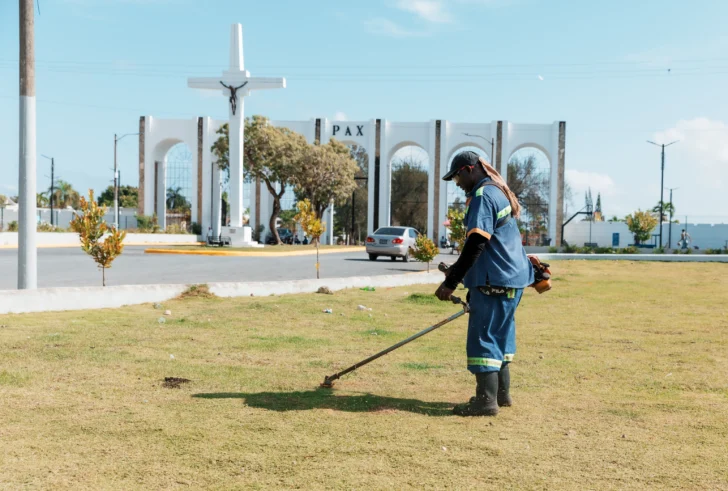 Reacondicionan cementerios por el Día de los Padres