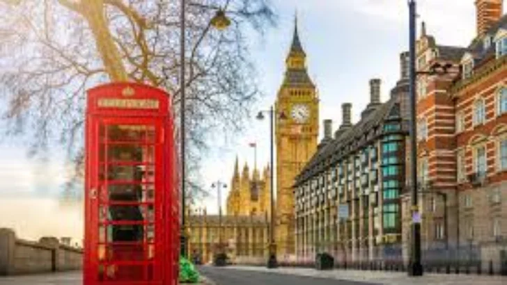 Cursos obligatorios contra la misoginia en centros educativos británicos a partir de 2026