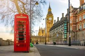 Cursos obligatorios contra la misoginia en centros educativos británicos a partir de 2026