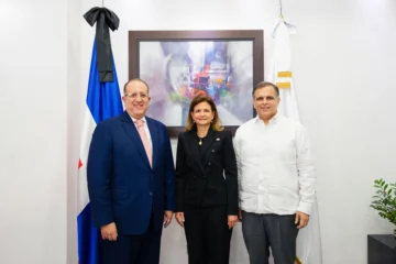 Raquel Peña juramenta a Magín Díaz como ministro de Hacienda