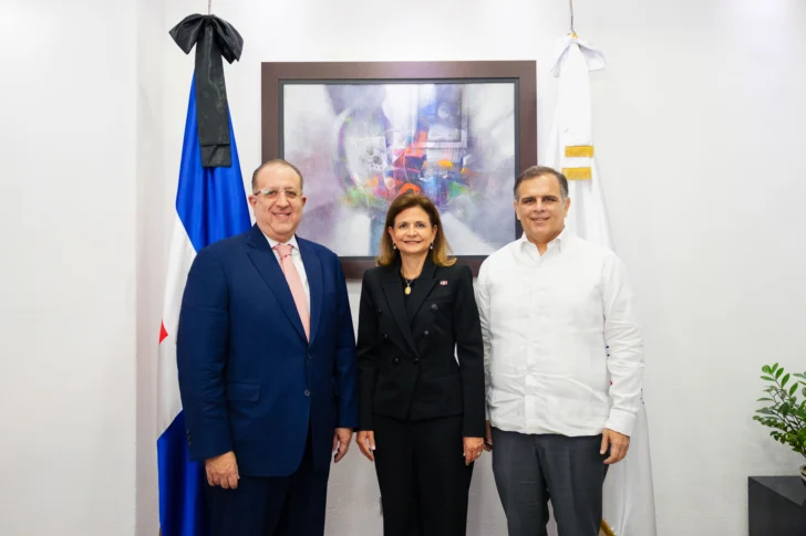 Raquel Peña juramenta a Magín Díaz como ministro de Hacienda
