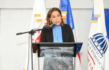  Mayra Jiménez, ministra de la Mujer.