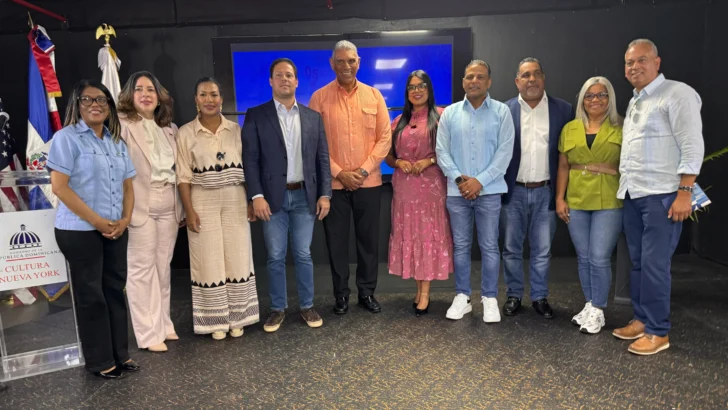 Ministro de la Vivienda presenta en Nueva York guía para comprar con seguridad en RD