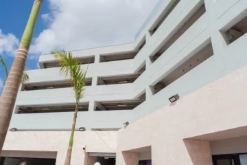 Nuevo estacionamiento en la Zona Colonial empieza a operar con 352 plazas Nuevo estacionamiento en la Zona Colonial empieza a operar con 352 plazas