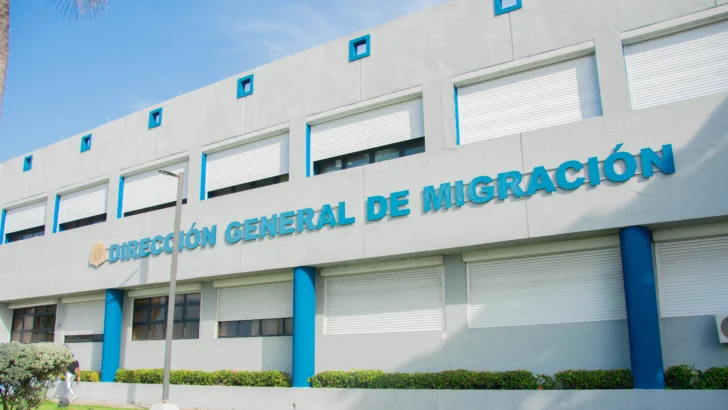 Detienen 28 extranjeros indocumentados durante operativos en establecimientos comerciales