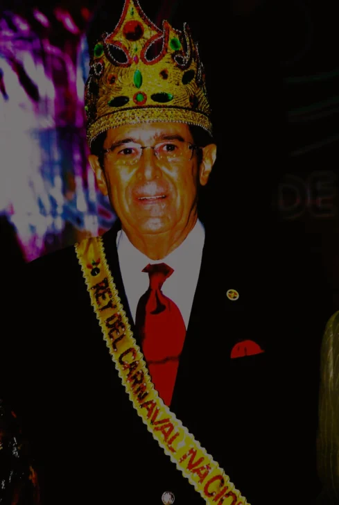 Rey-del-Desfile-Nacional-de-Carnaval-489x728 Rey-del-Desfile-Nacional-de-Carnaval-489x728