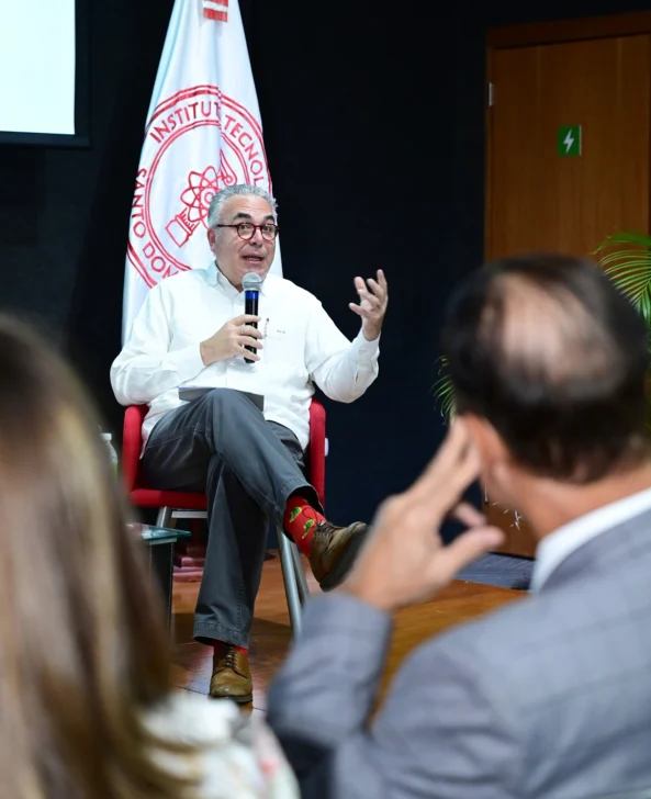  Roberto Cavada, director y presentador de Cavada Noticias