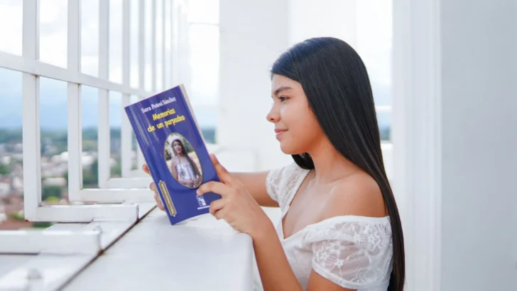 Sara Potosí: La poesía no siempre espera la adultez Sara Potosí: La poesía no siempre espera la adultez