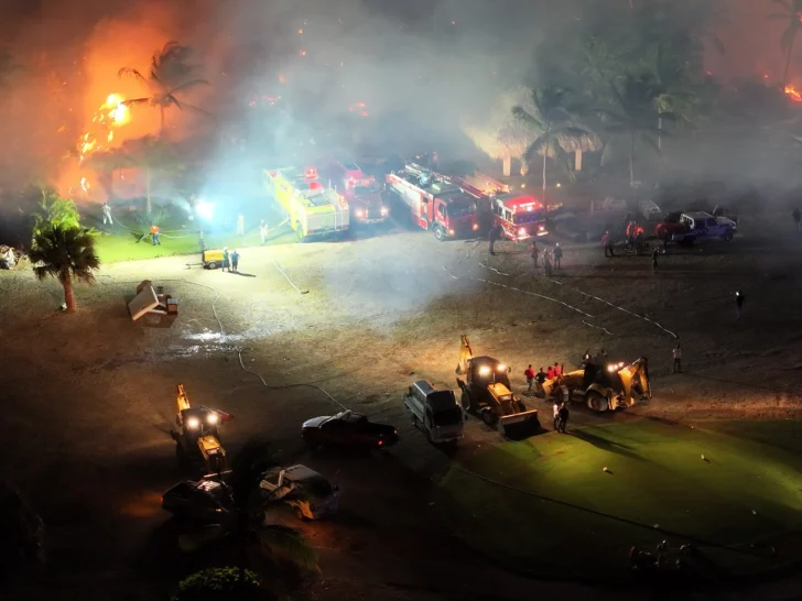 Sofocan incendio de 12 villas en Cap Cana