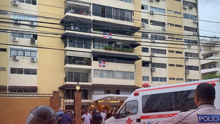 Joven al parecer con esquizofrenia ataca con arma blanca a varios vecinos