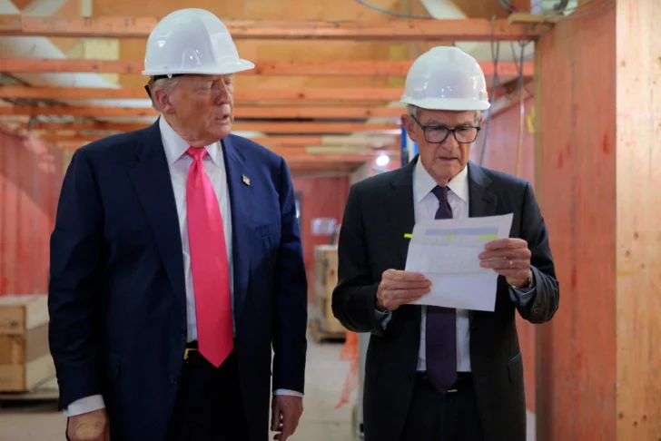 El momento en el que presidente de la Fed corrige a Donald Trump