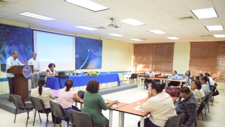 UASD capacita personal de postgrado en nueva plataforma tecnológica