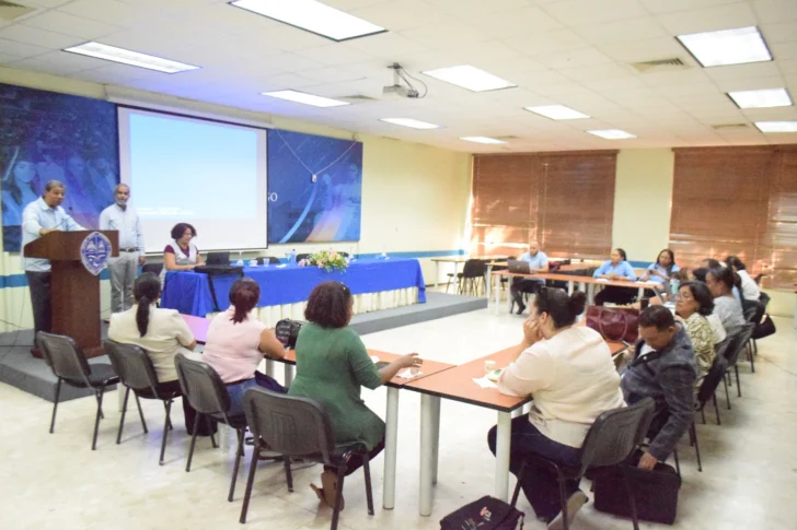 UASD capacita personal de postgrado en nueva plataforma tecnológica
