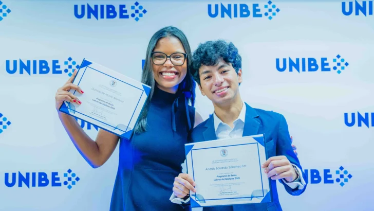 Unibe y Fundación Hazoury otorgan 17 becas completas a estudiantes sobresalientes