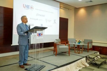  Ing. Leonel Castellanos Duarte, presidente de la UNE.
