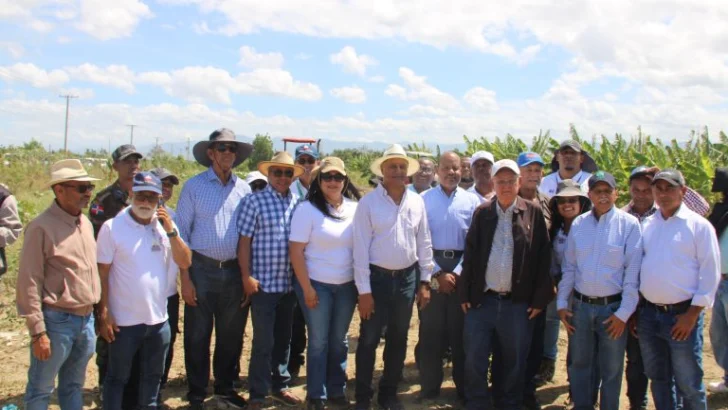 Inicia veda de hospederos mosca blanca y trips en Azua hasta el 30 de septiembre Inicia veda de hospederos mosca blanca y trips en Azua hasta el 30 de septiembre