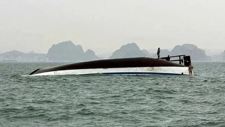 Bahía de Ha Long en Vietnam: Naufragio de un barco turístico deja al menos 35 muertos