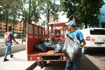 Alcaldía del DN realiza operativo de limpieza y recuperación de espacios públicos en Villa Juana