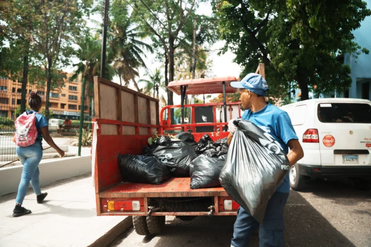 Alcaldía del DN realiza operativo de limpieza y recuperación de espacios públicos en Villa Juana
