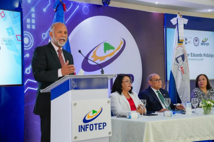 INFOTEP entrega certificados a 230 dirigentes de la ADP INFOTEP entrega certificados a 230 dirigentes de la ADP