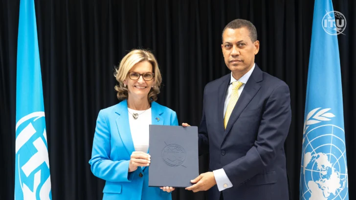 República Dominicana firma acuerdo con la UIT para hacer de San Pedro de Macorís y Monseñor Nouel ciudades 