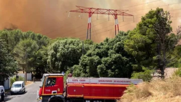 Violento incendio en Marsella: las llamas alcanzan la ciudad