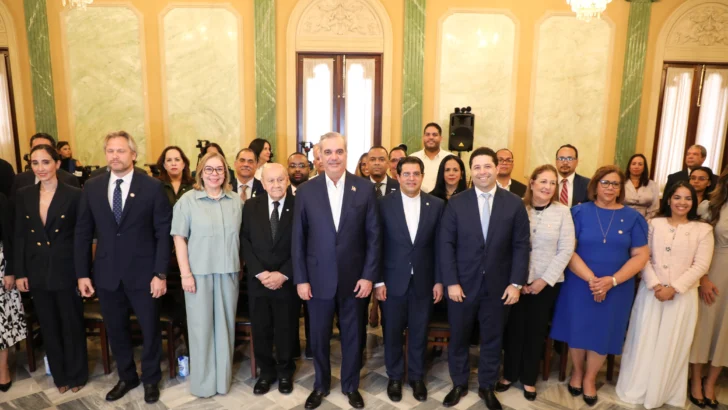 Abinader juramenta Comité Científico del HUB de Innovación Punta Bergantín