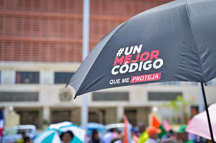 Activistas rechazan propuesta de código penal acogido por comisión de senadores y diputados Activistas rechazan propuesta de código penal acogido por comisión de senadores y diputados
