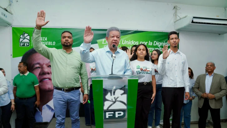 Leonel Fernández endurece ataques al gobierno; dice tiene el “motor fundido” y está Leonel Fernández endurece ataques al gobierno; dice tiene el “motor fundido” y está