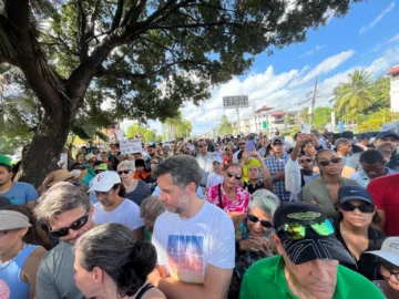 “El Botánico no se toca”: cadena humana rodea el Jardín Botánico en defensa de áreas verdes