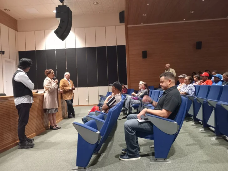 Presentan en Baní premier de la película 'Esperanza en el terreno'
