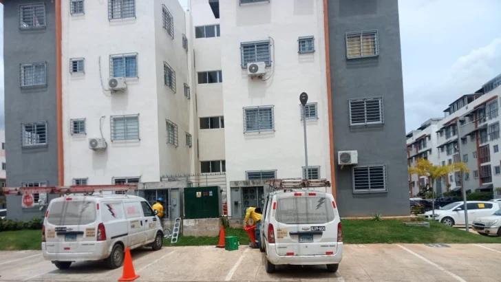 Edeeste detecta conexiones ilegales en residenciales de Ciudad Juan Bosch