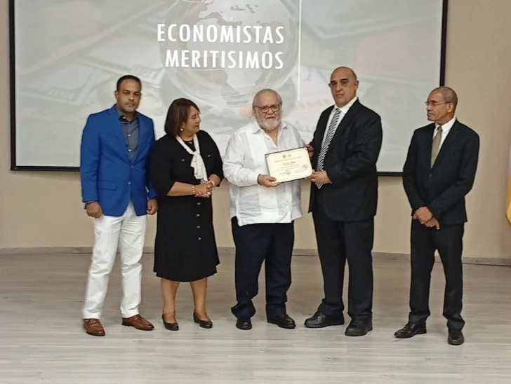 José Lois Malkun reconocido como 'Economista Meritísimo'