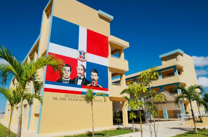 Gobierno inaugura tres escuelas y un aula inicial en Higüey con capacidad para 1,600 estudiantes