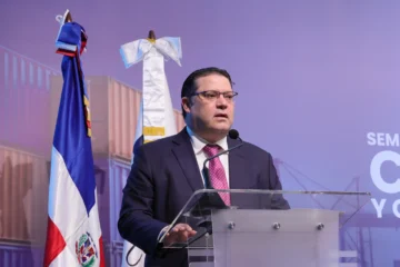 Yayo Sanz Lovatón reconoce labor de Jochy Vicente al frente de Hacienda en estos cinco años