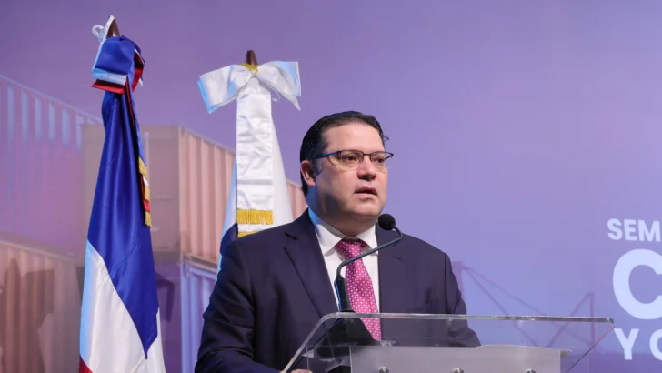 Yayo Sanz Lovatón reconoce labor de Jochy Vicente al frente de Hacienda en estos cinco años