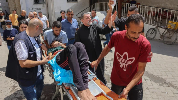 Un bombardeo israelí alcanza la única iglesia católica de Gaza y deja al menos cuatro muertos