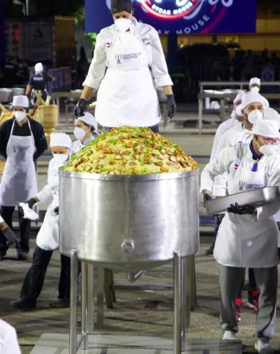 Santiago establece un nuevo Récord Guinness con el Mofongo más grande del mundo
