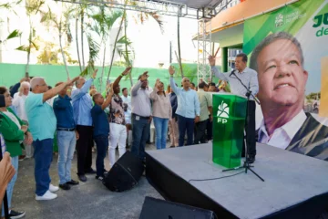 Leonel juramenta en la Fuerza del Pueblo a nuevos dirigentes