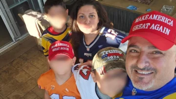 La madre trumpista detenida en un centro para indocumentados que mantiene su apoyo a las deportaciones del presidente de EE.UU.